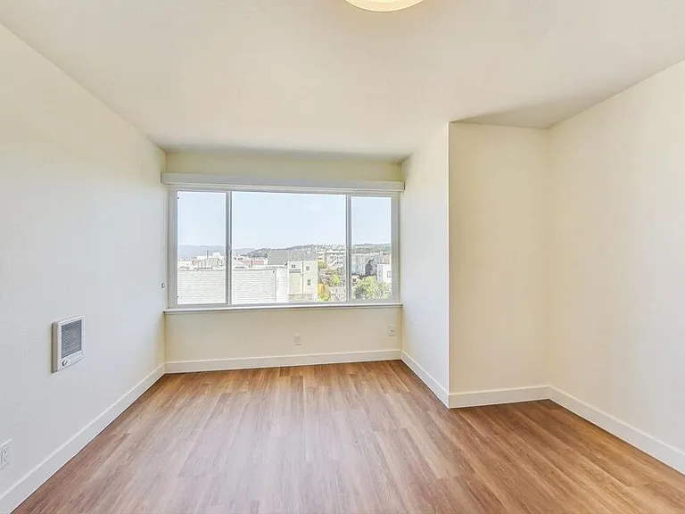 4350 Kirkham Street — Photo 3
