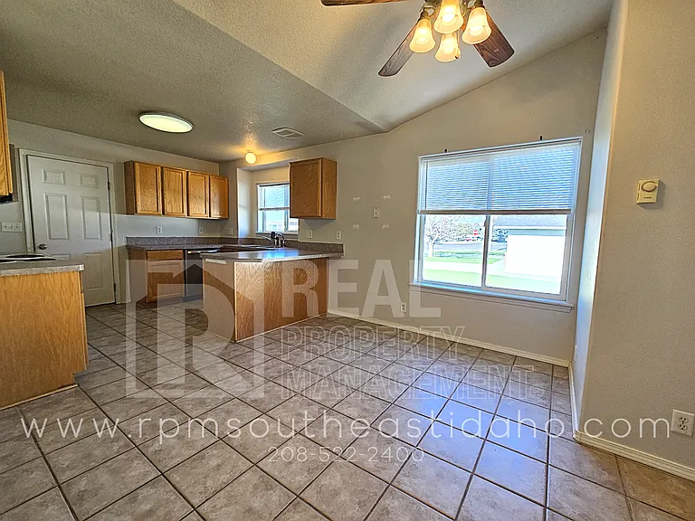 2801 E Chasewood Dr — Photo 10