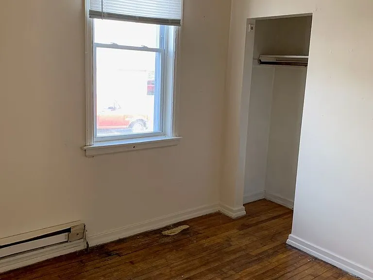 828 W Windlake Ave — Photo 2