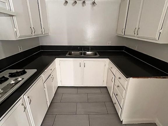 3rd image of 6125 S Victoria Ave APT 2