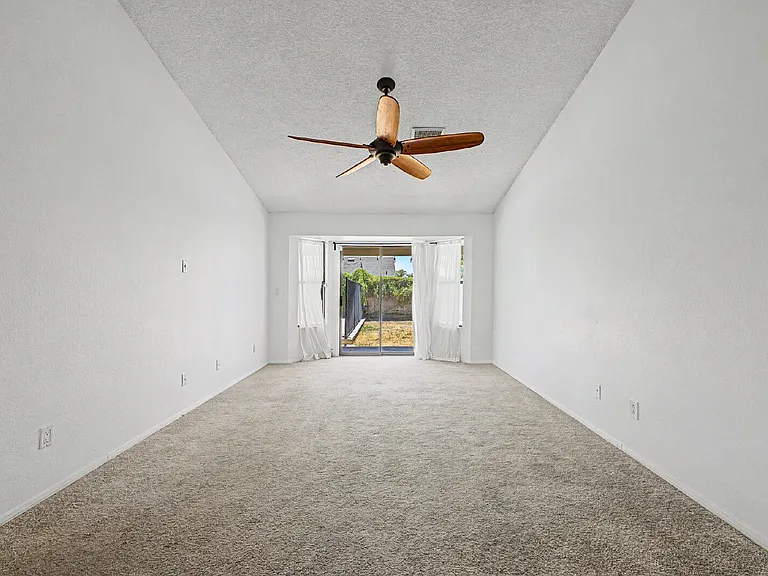 1301 E Taro Ln — Photo 18