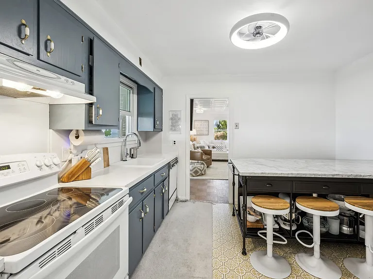 21 Shore Dr — Photo 8