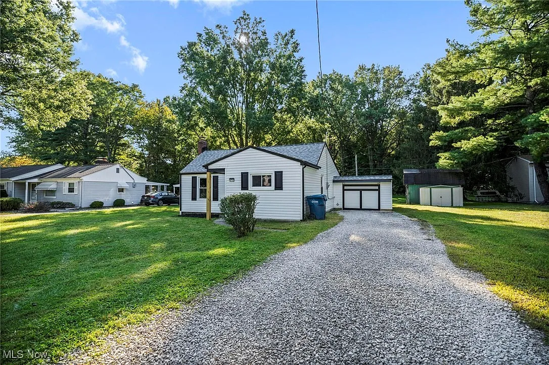 8793 Usher Rd photo 1