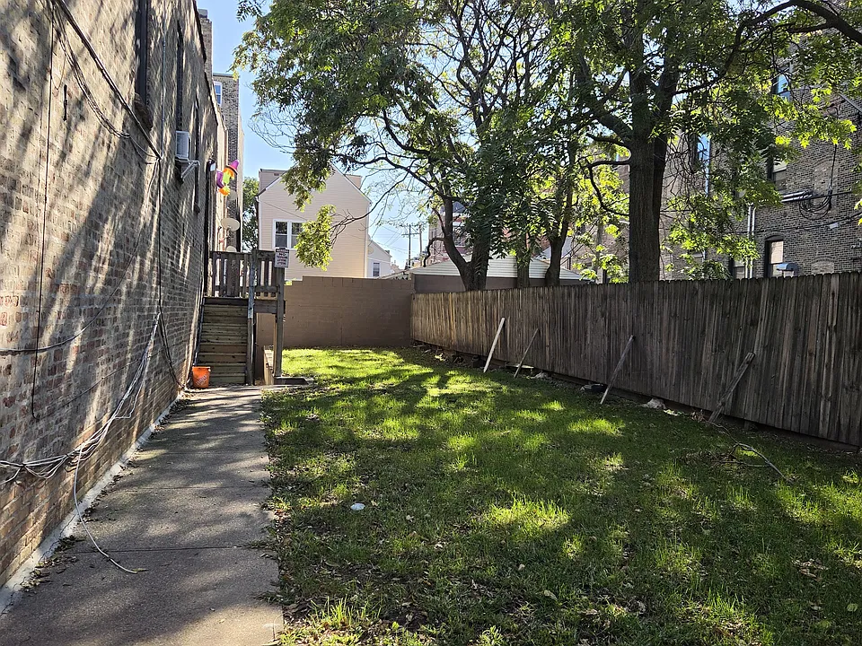 1162 W 19th St #1
