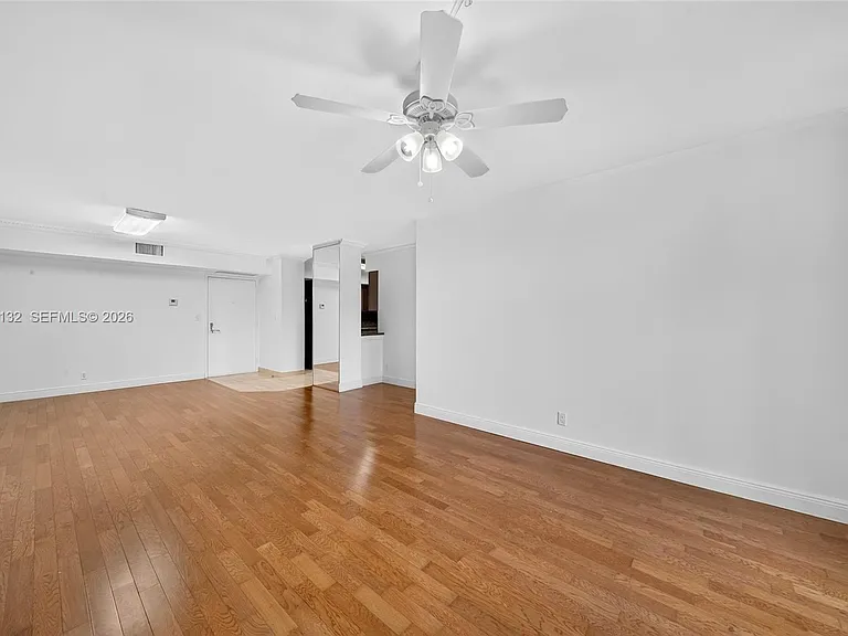 3600 Mystic Pointe Dr #310 — Photo 16