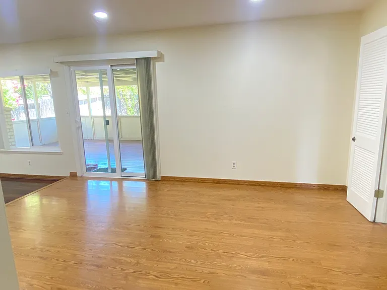 662 Catalina Dr — Photo 17