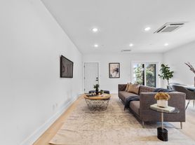 208 Spencer Ave, Chelsea, MA