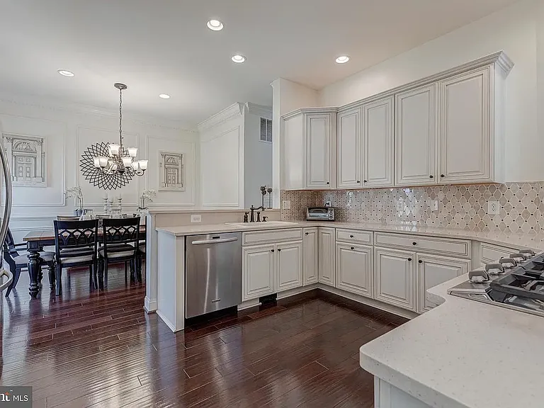 5964 Manorview Way — Photo 4