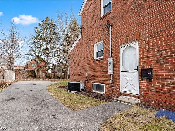 2nd image of 18303 Canterbury Rd