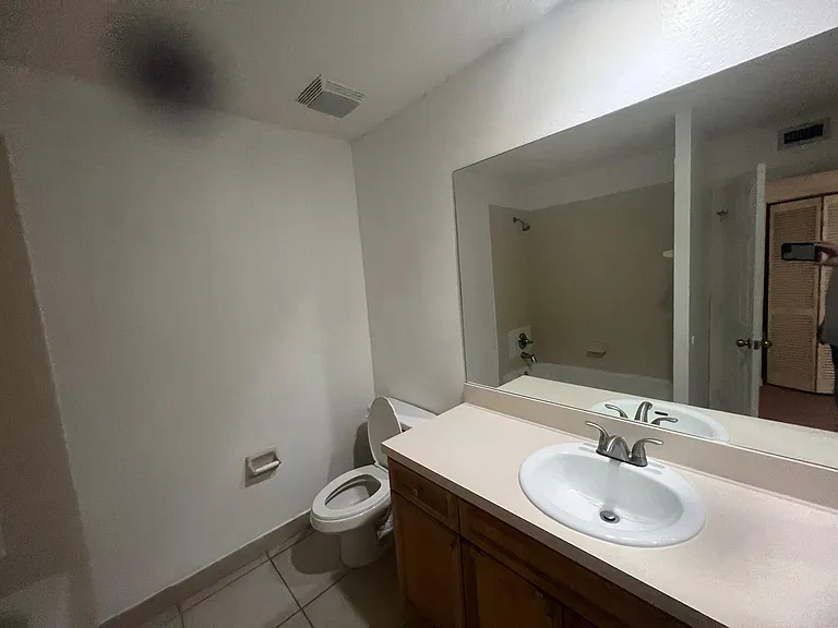 2212 White Pine Cir #B — Photo 10