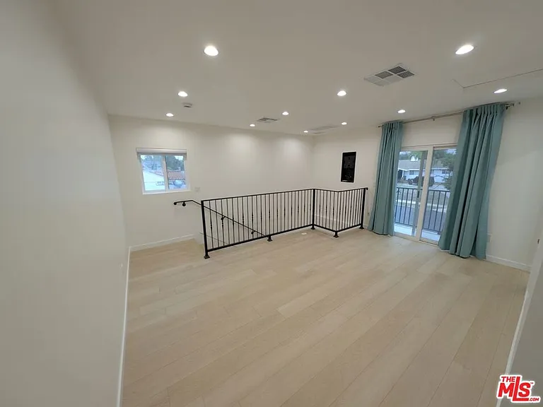 10623 Stanwin Ave — Photo 8
