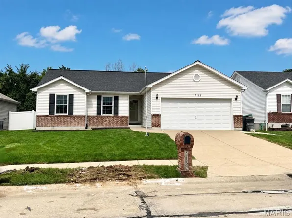 2162 Warwick Castle Dr, Imperial, MO 63052