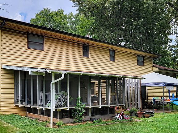 3rd image of 1518/1516 Parkridge Dr NE