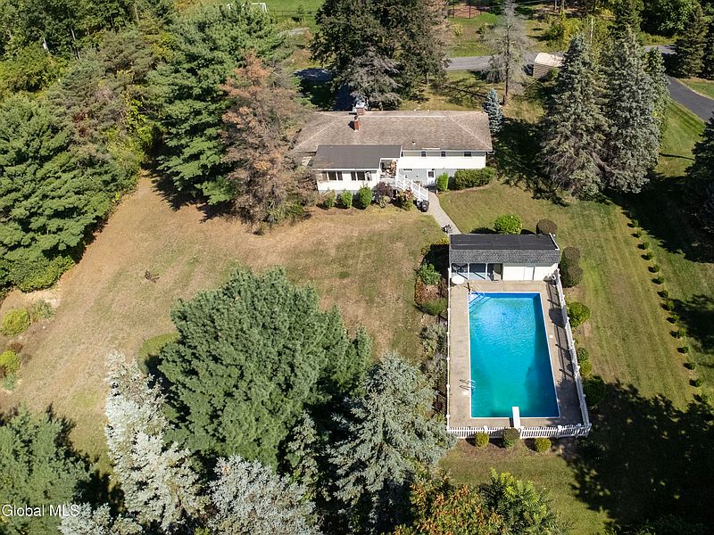 4th image of 11 Grandview Drive