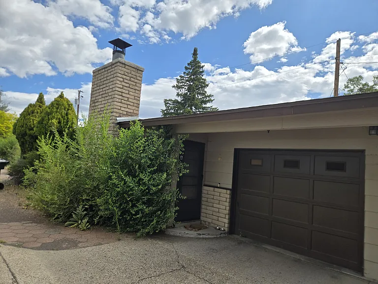 315 W Oak Ave #A — Photo 1