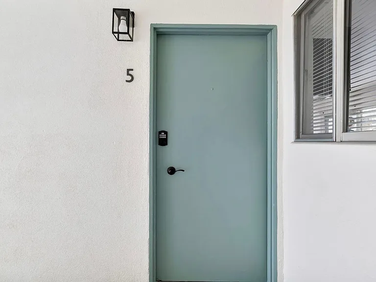 Green Hill Apartments — Photo 15