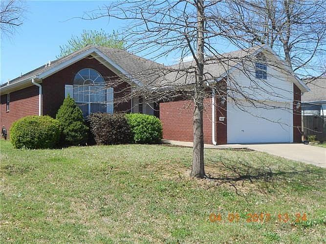 1st image of 837 S Parkwood Dr