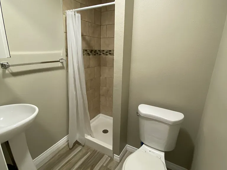 712 W 54th St #1 — Photo 5