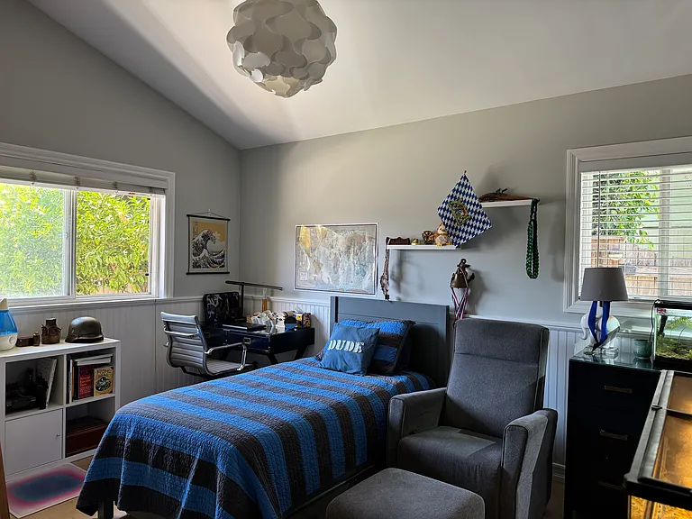 1740 Mathews Ave — Photo 18