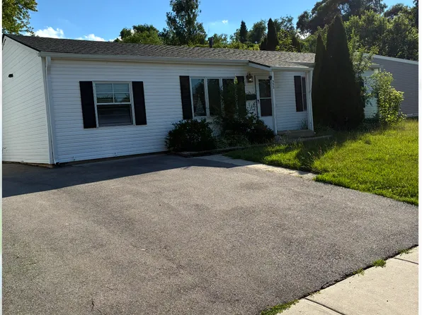 333 Four Winds Way, Carpentersville, IL 60110