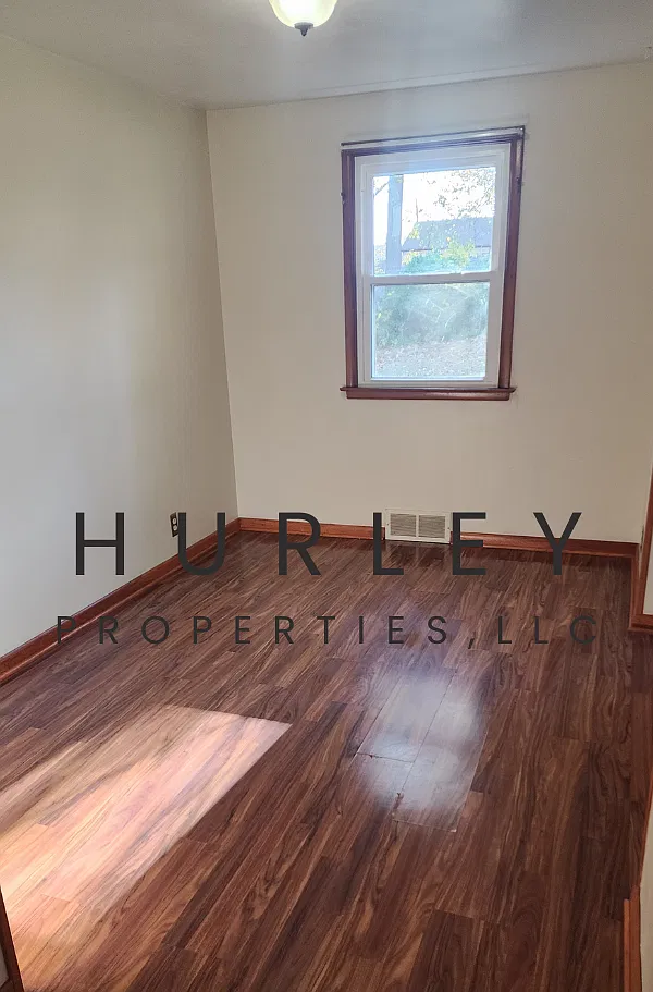 2 bed, 1000 sqft, $1,300 — Photo 4