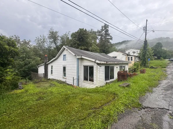 28 Hill St, Richwood, WV 26261