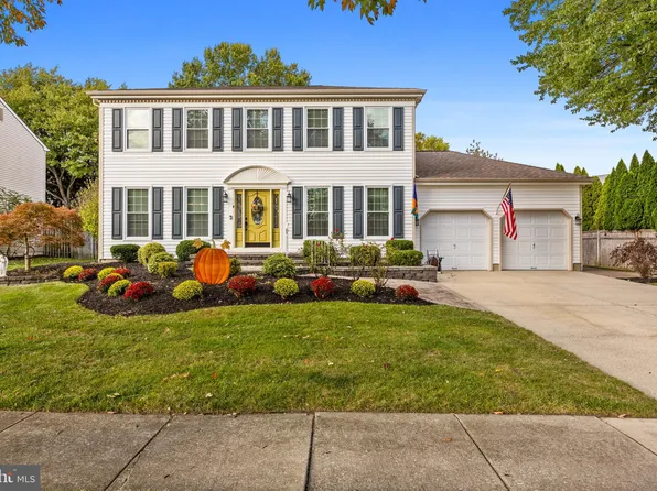 11 Coatsbridge Dr, Marlton, NJ 08053