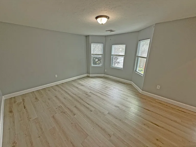 6 W Summer St #2 — Photo 3