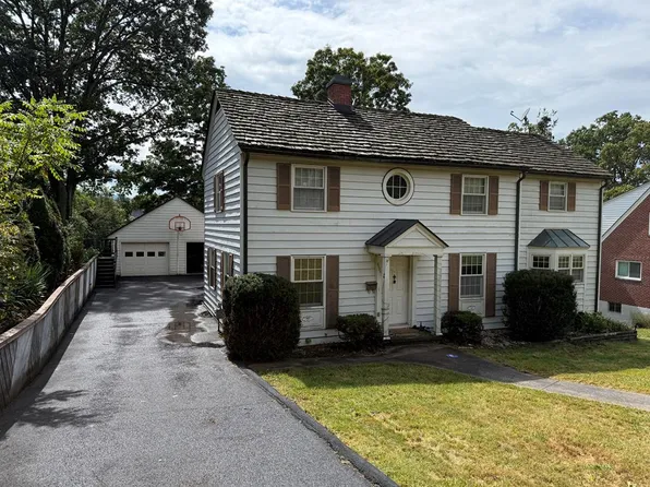 2424 Fairfield Ave, Bluefield, WV 24701