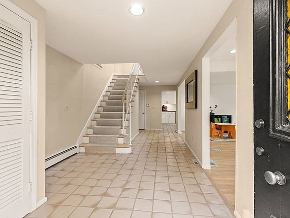 4th image of 81 Oak Hill Dr