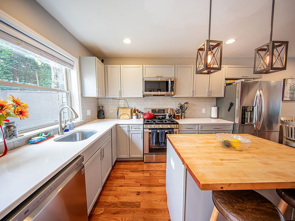 Kitchen (1st floor)