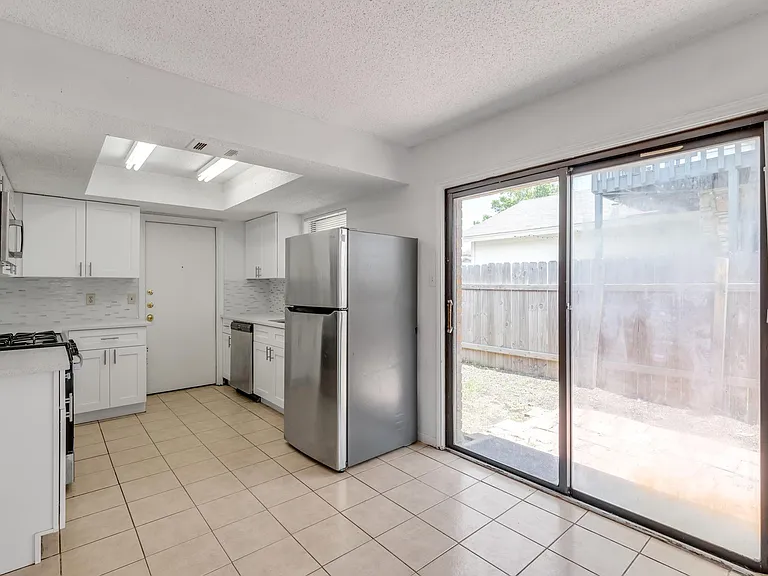 9604 Night Star Dr #B — Photo 4