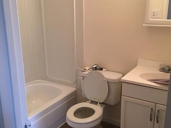 4th image of 4601 Carlisle Blvd NE APT E2