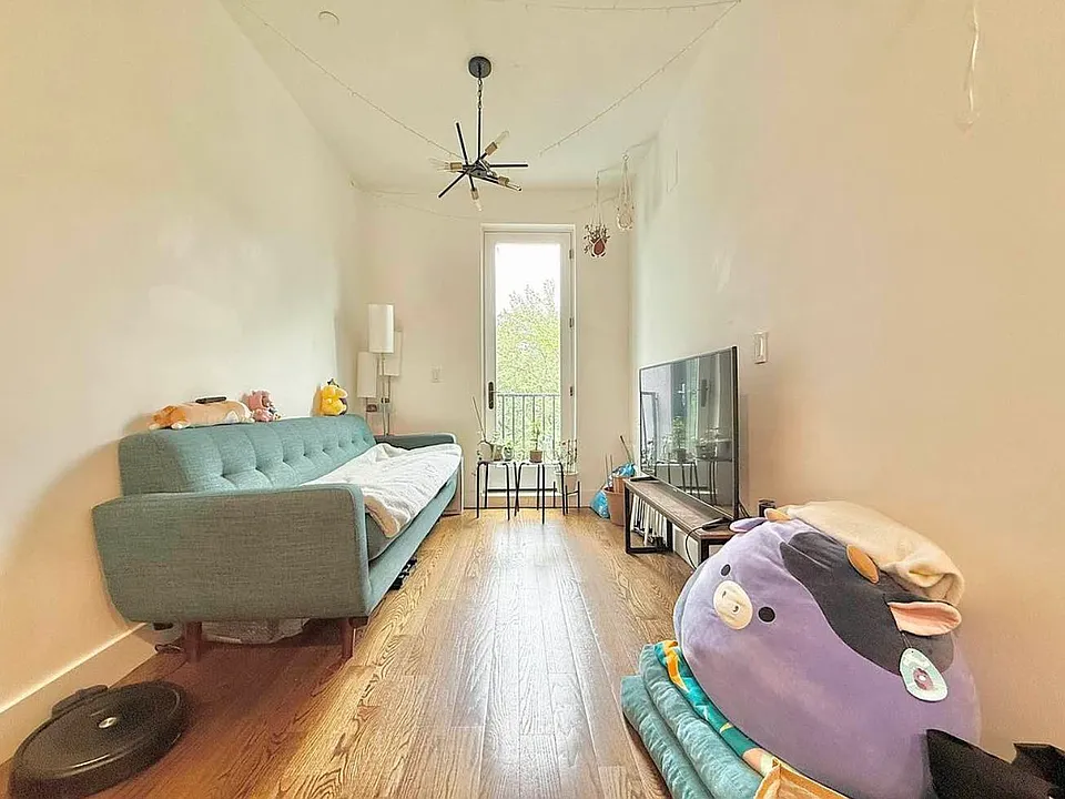 194 Scholes St #3B