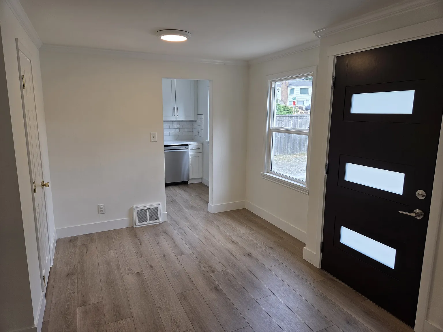 3 bed, 1280 sqft, $3,300 — Photo 3