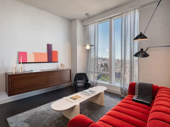 252 South St #63G, New York, NY 10002