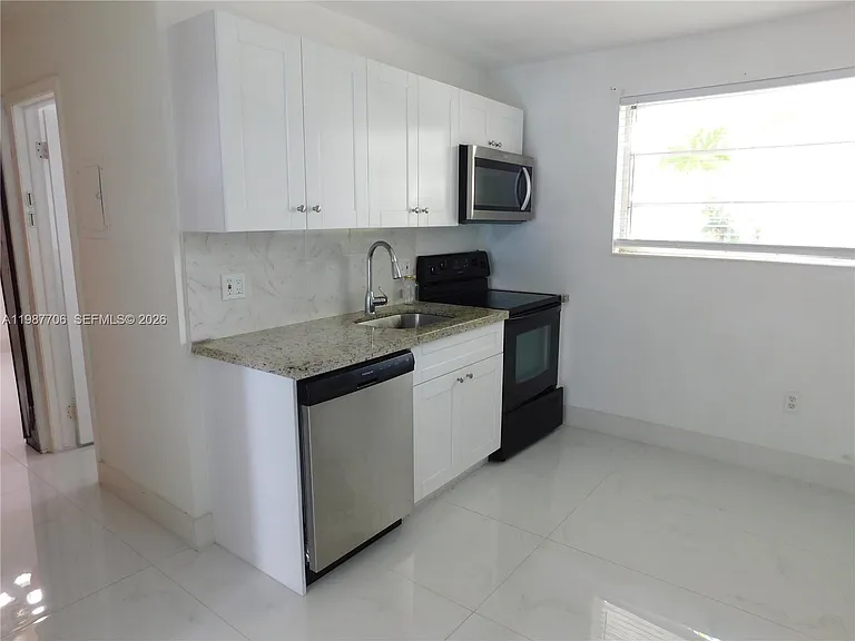 6700 SW 97th Ave — Photo 8