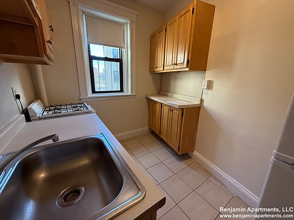 3rd image of 1140 Commonwealth Ave APT 28