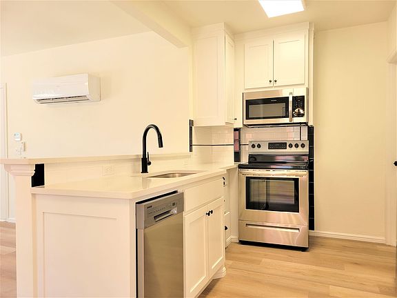 3rd image of 433 NW 26th St #4