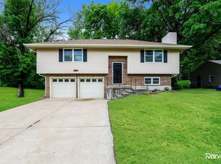 1012 NE Lindberg Dr, Kansas City, MO 64118