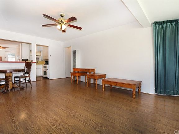 5th image of 216 W Petunia St