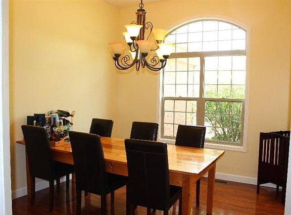 4th image of 100 Allison Ct