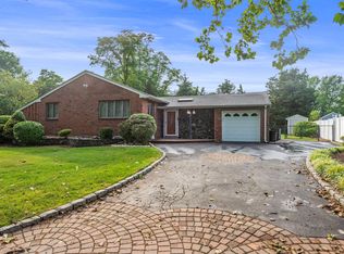 60 Wheatfield Ln, Commack, NY 11725