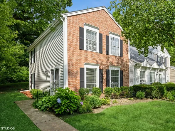 36 Bright Oaks Cir, Cary, IL 60013