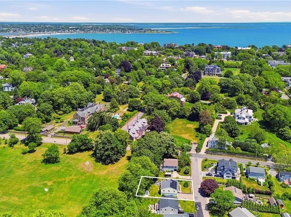 10 Kerins Ter, Newport, RI 02840