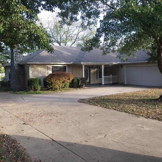 2nd image of 811 Quail Run Rd