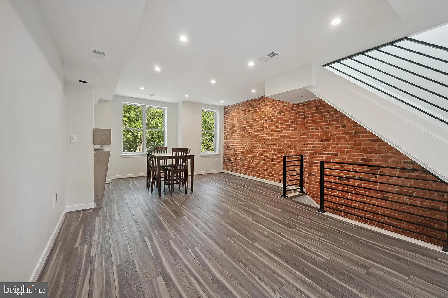 3 bed, 2.0 bath, 3354 sqft, $4,950 — Photo 3