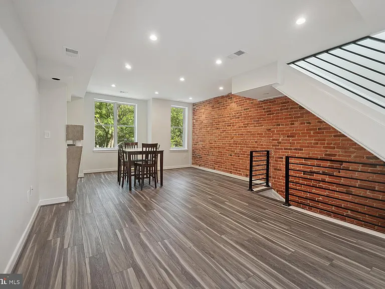 1850 Ingleside Ter NW #2 — Photo 3