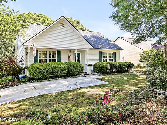 3rd image of 1302 E Oak Island Drive