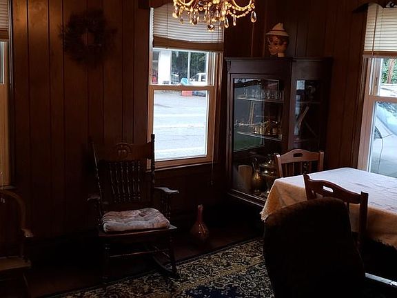 3rd image of 185 Auburn St